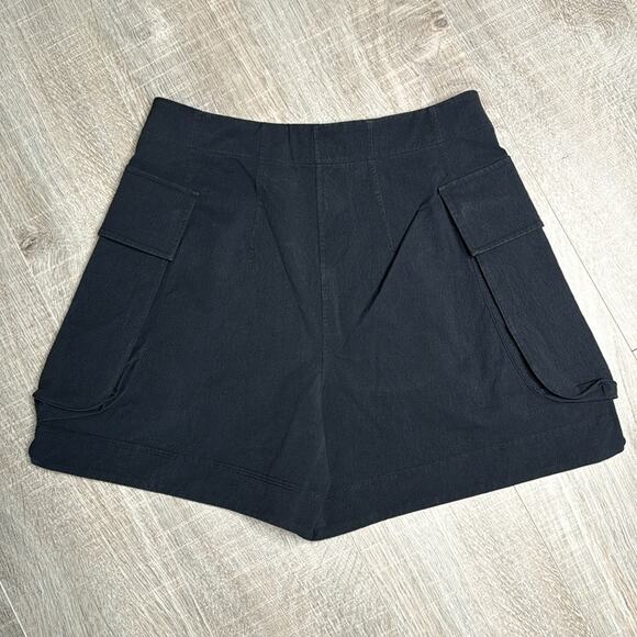 LULULEMON Black Relaxed Fit Super High-Rise Cargo Short Women’s - Picture 7 of 7